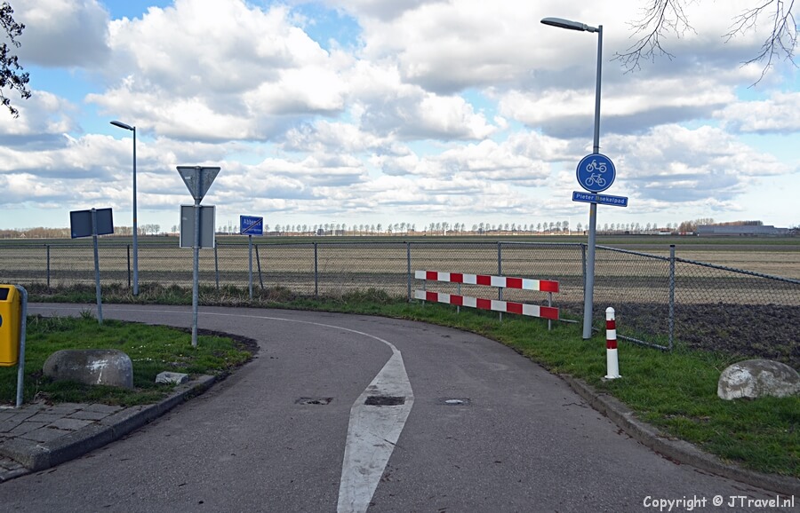 Het begin van het Pieter Boekelpad in Abbenes tijdens mijn wandeling van de Olmenhorstroute rond Lisserbroek