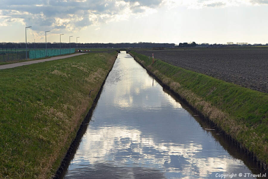 De Nieuwerkerkertocht vanaf het Pieter Boekelpad tijdens mijn wandeling van de Olmenhorstroute rond Lisserbroek