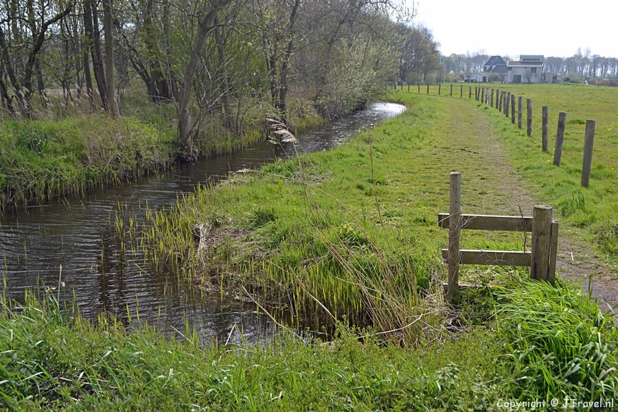 Een onverhard pad tijdens Trage Tocht Lisse