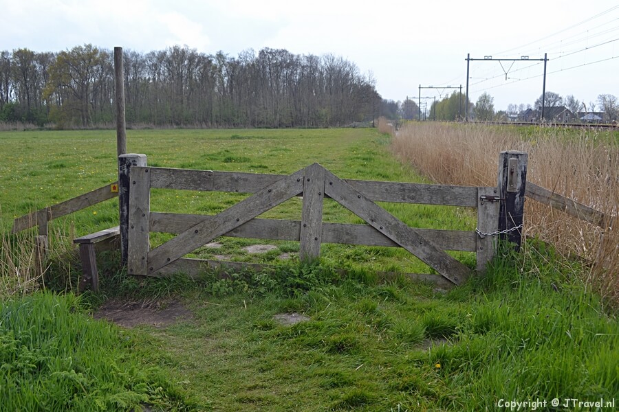 Een hek met opstap tijdens Trage Tocht Lisse