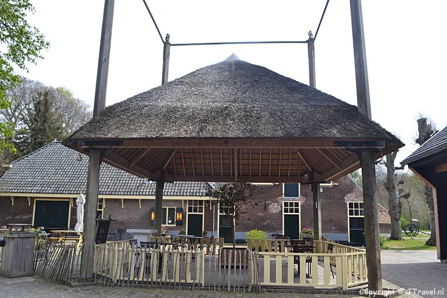 Horecagelegenheid De Hofboerderij op het terrein van Kasteel Keukenhof tijdens Trage Tocht Lisse