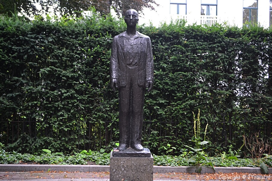 Het beeld Man voor het vuurpeleton van Mari Andriessen tijdens mijn wandeling langs de beeldengalerij aan de Dreef in Haarlem