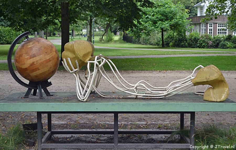 Het kunstwerk In Awe van Pieter W Postma tijdens mijn wandeling langs de beeldengalerij aan de Dreef in Haarlem