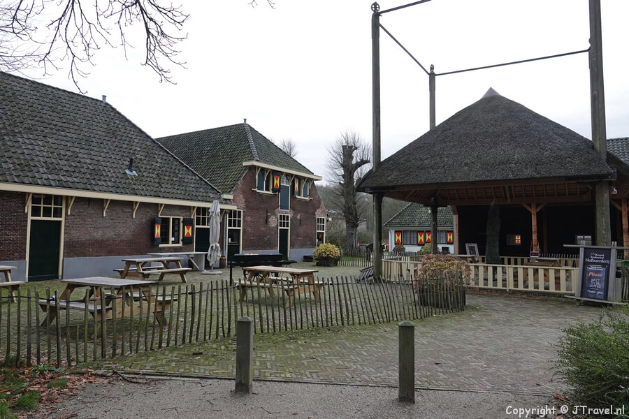 De Hofboerderij tijdens mijn kunstroutewandeling op het terrein van Kasteel Keukenhof in Lisse