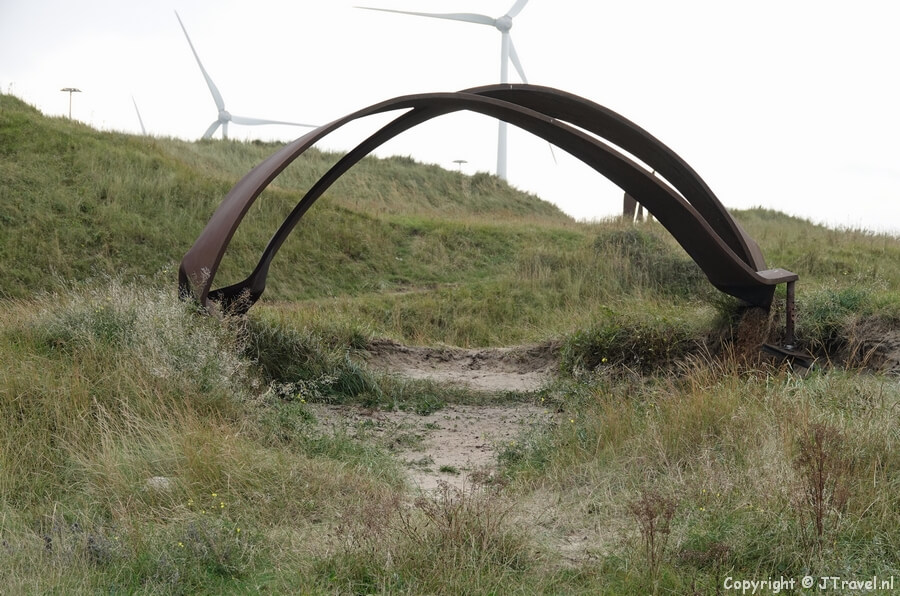 Het kunstwerk zonder naam van Nico Betjes in het beeldenpark 'Een Zee van Staal' in Wijk aan Zee