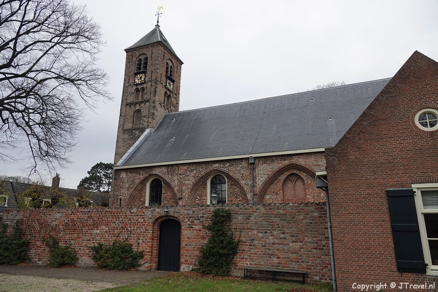 De Engelmunduskerk in Oud-Velsen tijdens mijn wandeling rond de buitenplaatsen van Velsen