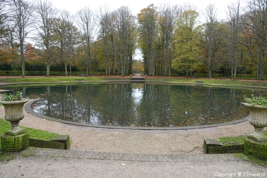 De vijverkom op Buitenplaats Beeckestijn tijdens mijn wandeling rond de buitenplaatsen van Velsen