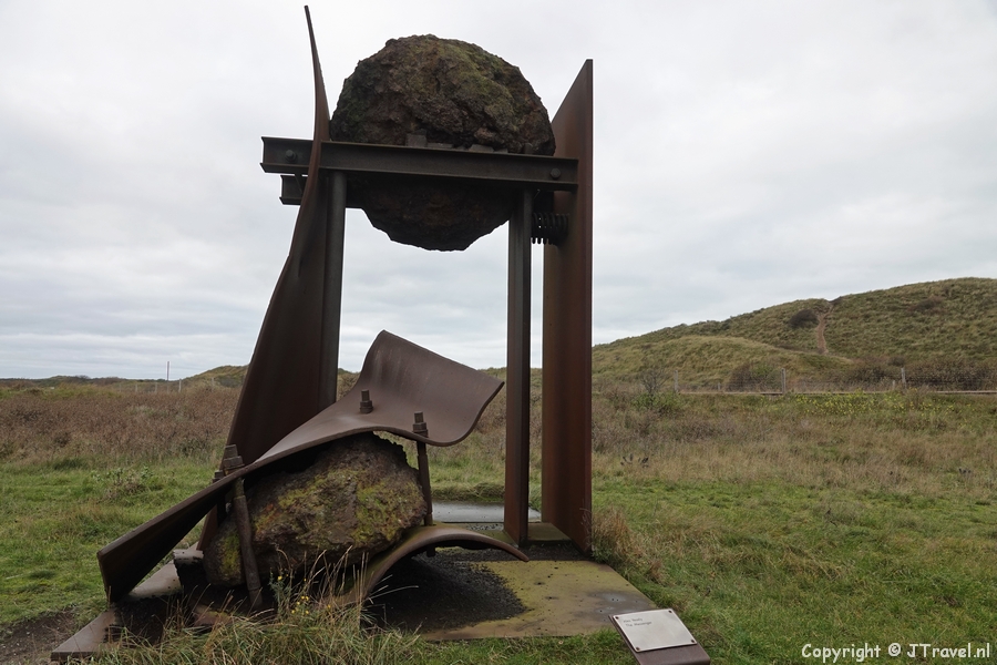 The Messenger van Ales Vesely in het Beeldenpark 'Een Zee van Staal' tijdens mijn wandeling rond Wijk aan Zee
