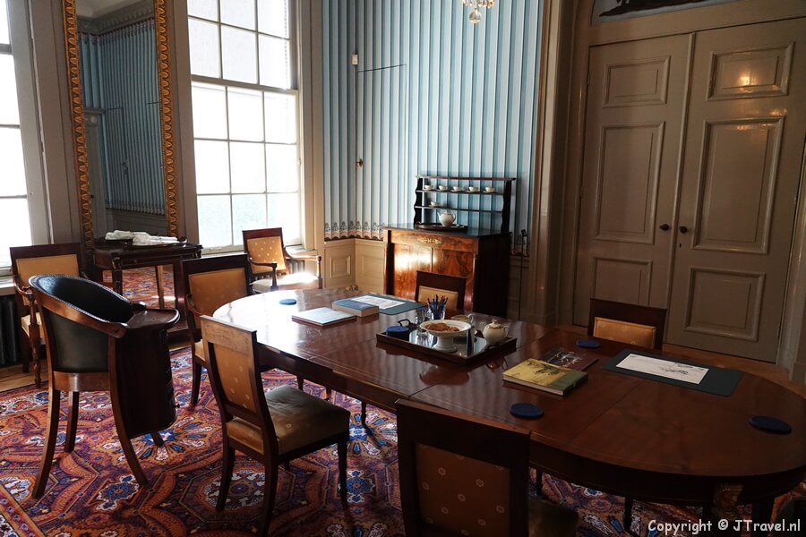 De dagelijkse eetkamer in Huis Barnaart in Haarlem