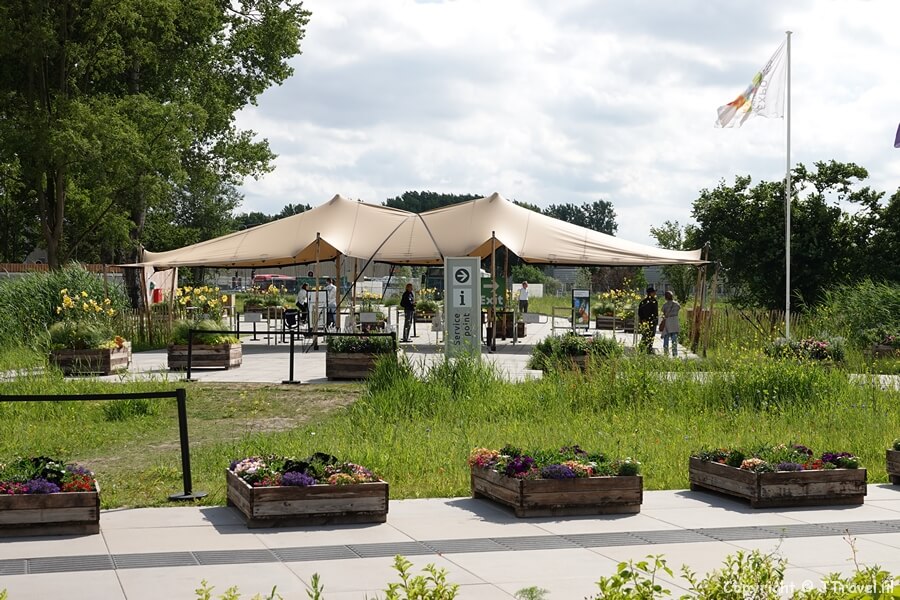 De in- en uitgang van de Floriade in Eco District op de Floriade Expo 2022 in Almere<br/>Copyright © JTravel.nl