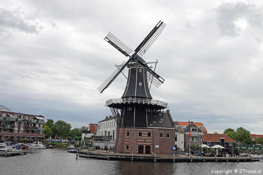Molen de Adriaan in Haarlem tijdens mijn wandeling tussen Haarlem en Zandvoort