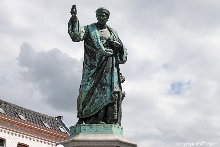 Standbeeld van Laurens Janszoon Coster in Haarlem tijdens mijn wandeling tussen Haarlem en Zandvoort