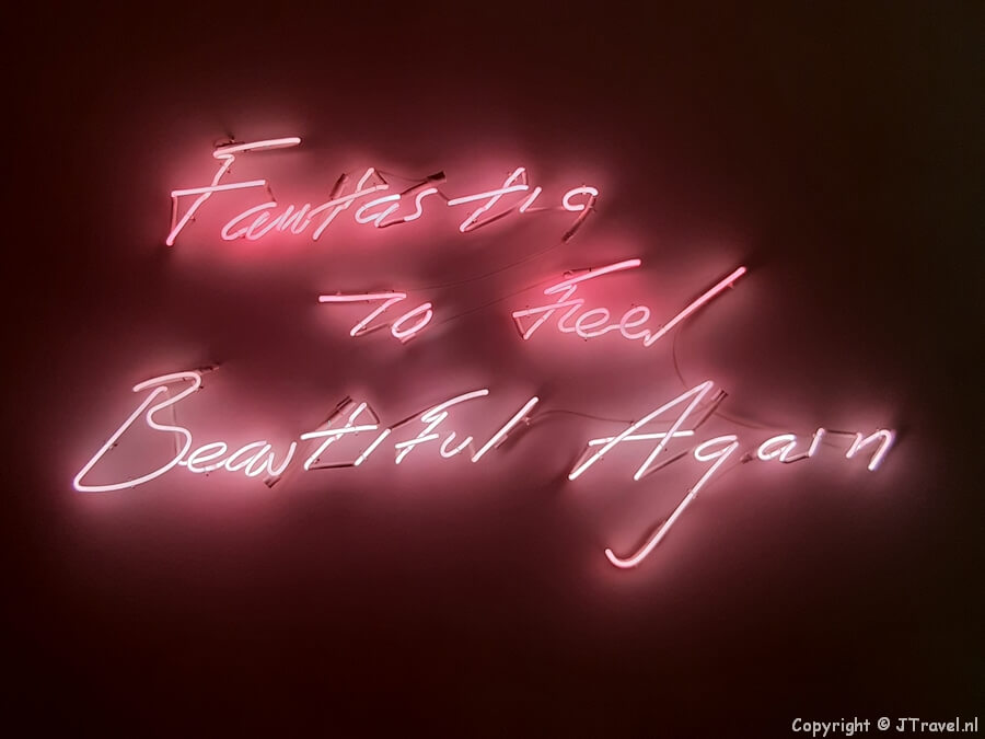 Fantastic to Feel Beautiful Again van Tracey Emin in Museum van de Geest in Haarlem / Copyright © JTravel.nl