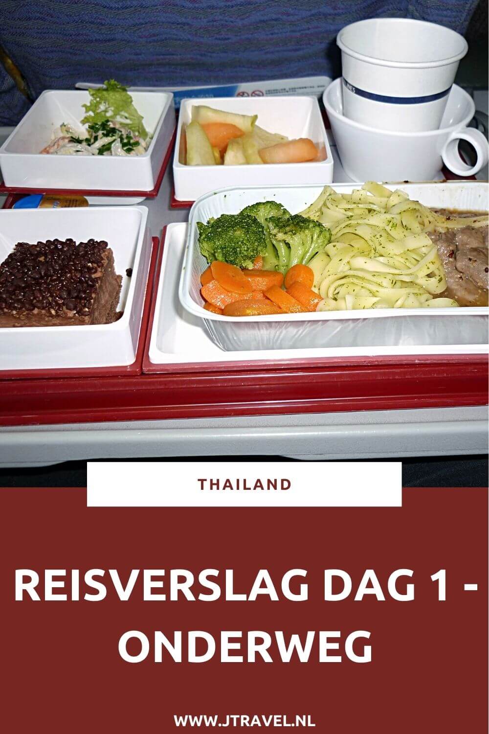 Op dag 1 van mijn 16-daagse groepsrondreis door Thailand zat ik in het vliegtuig. Ik vloog rechtstreeks naar de Thaise hoofdstad Bangkok. Alles over de eerste dag van mijn reis door Thailand lees je hier. Lees je mee? #Thailand #reisverslag #jtravel #jtravelblog