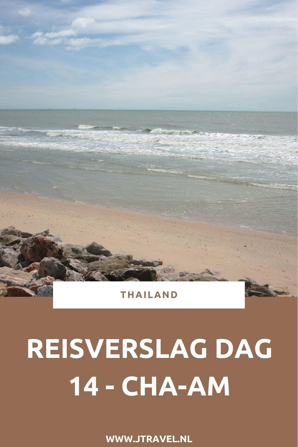 Dag 14 van mijn 16-daagse groepsrondreis door Thailand breng ik door bij het zwembad van mijn hotel in Cha-Am en maak ik een strandwandeling. Alles over de veertiende dag van mijn reis door Thailand lees je hier. Lees je mee? #Thailand #strandwandeling #chaam #reisverslag #jtravel #jtravelblog