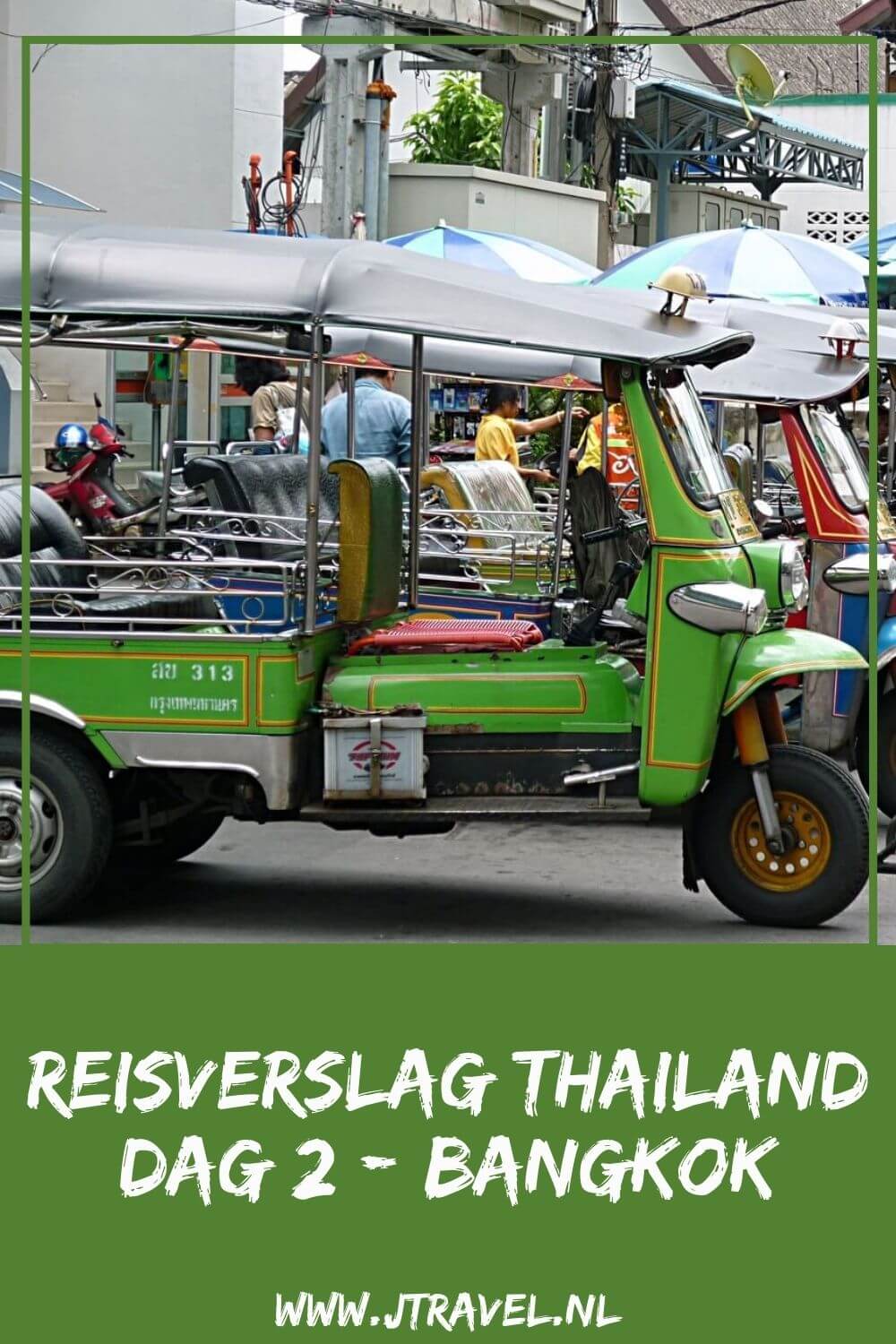 Op dag 2 van mijn 16-daagse groepsrondreis door Thailand kwam ik aan in Bangkok met 's middags een boottocht door de klongs en een bezoek aan de bloemenmarkt. Alles over de tweede dag van mijn reis door Thailand lees je hier. Lees je mee? #Thailand #bangkok #boottocht #klongs #bloemenmarkt #reisverslag #jtravel #jtravelblog