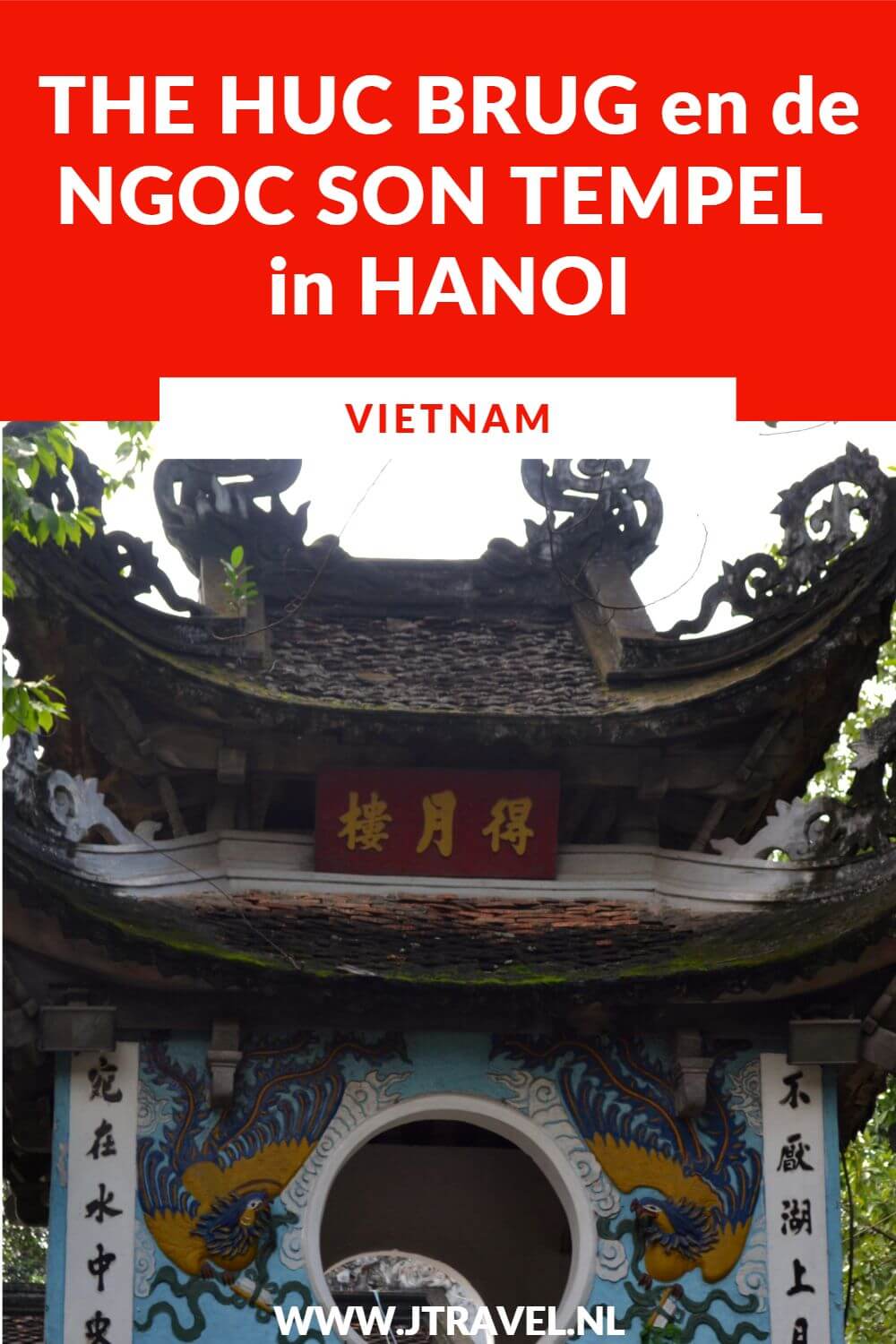 De Huc Brug ligt over het Hoan Kiemmeer in het centrum van Hanoi. The Huc is een rode houten boogbrug met de poëtische naam 'de plaats waar het licht van de ochtendzon rust'. Meer lezen over The Huc Brug en de Ngoc Son tempel in Hanoi doe je op mijn website. Lees je mee? #thehucbrug #ngocsontempel #hanoi #vietnam #jtravel #jtravelblog
