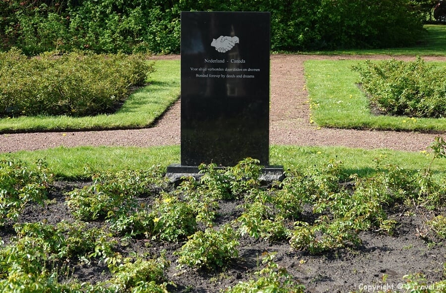 Canadees oorlogsmonument in Meppel tijdens de 23e etappe van het Westerborkpad / Copyright JTravel.nl