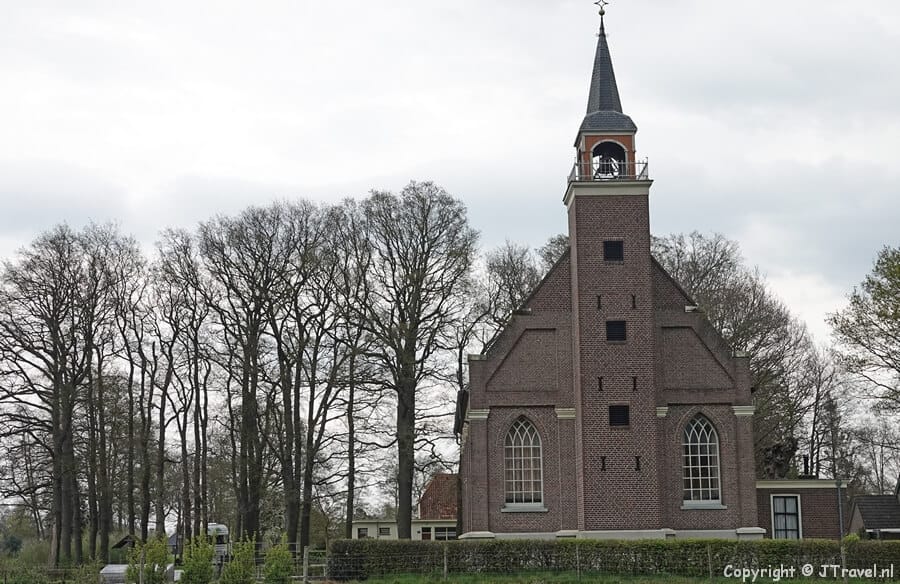 De kerk van Koekange tijdens de 23e etappe van het Westerborkpad / Copyright JTravel.nl