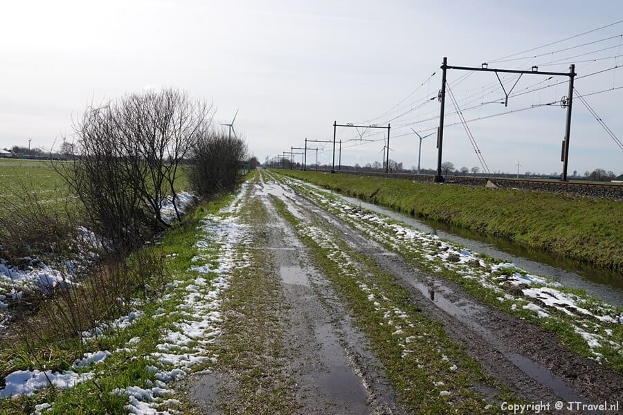 Een pad tijdens de 21e etappe van het Westerborkpad / Copyright JTravel.nl