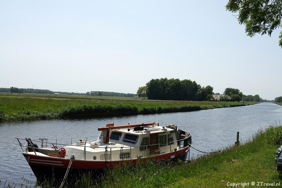 Hoogeveensche Vaart tijdens de 24e etappe van het Westerborkpad / Copyright JTravel.nl