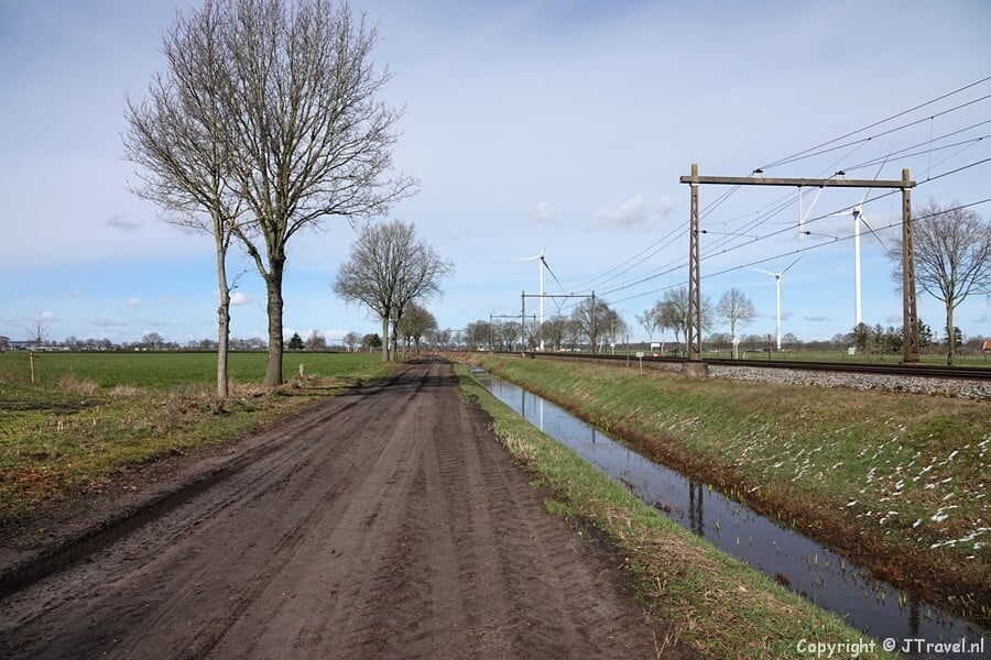 Onderweg naar Staphorst tijdens de 21e etappe van het Westerborkpad / Copyright JTravel.nl