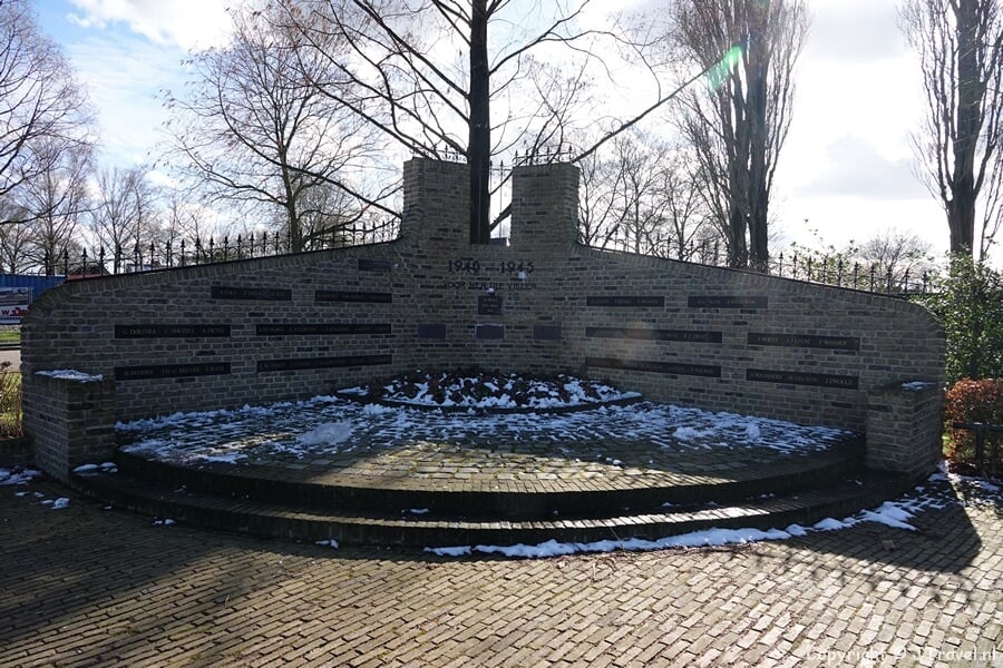 Het oorlogsmonument in Staphorst tijdens de 22e etappe van het Westerborkpad / Copyright JTravel.nl