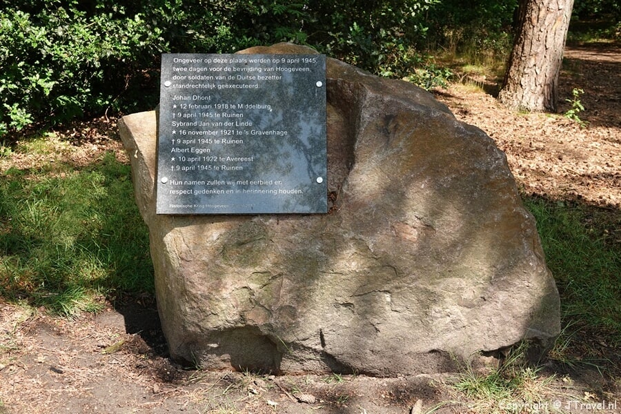 Executiemonument in het Spaarbankbosch bij Hoogeveen tijdens de 25e etappe van het Westerborkpad / Copyright JTravel.nl