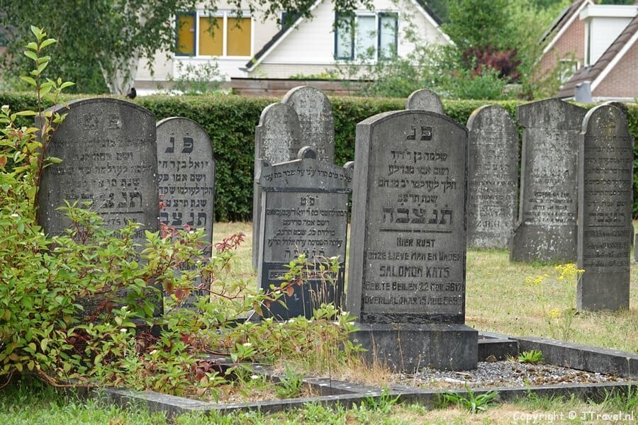 Joodse begraafplaats in Beilen tijdens de 28e etappe van het Westerborkpad / Copyright JTravel.nl