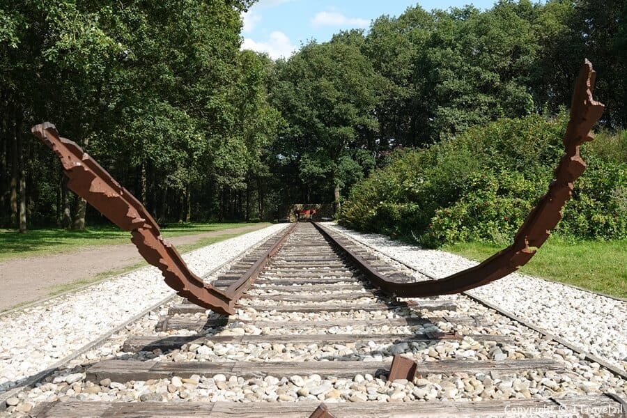 Nationaal Monument Westerbork in Kamp Westerbork tijdens de 29e etappe van het Westerborkpad / Copyright JTravel.nl