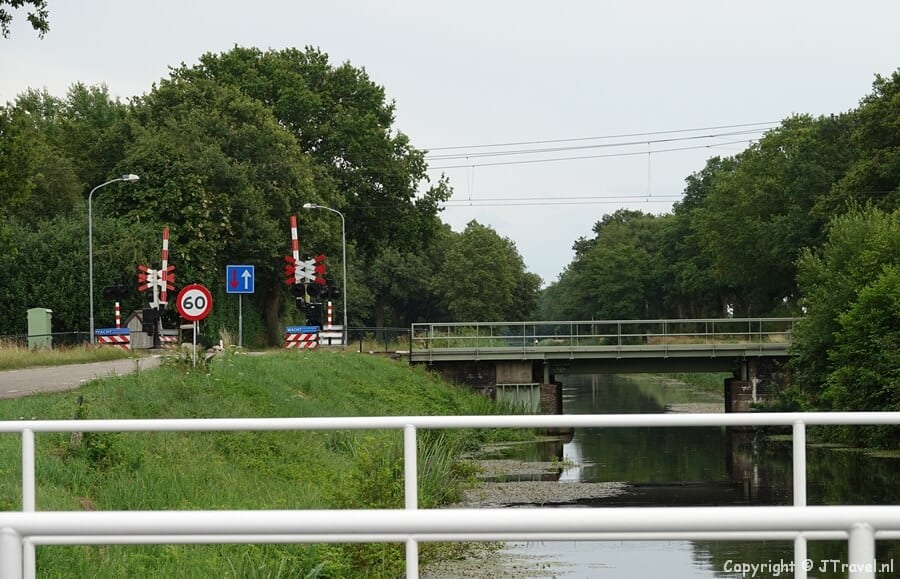 Oranjekanaal tijdens de 28e etappe van het Westerborkpad / Copyright JTravel.nl
