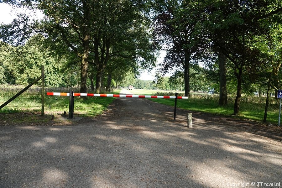 Slagboom in Kamp Westerbork in Hooghalen / Copyright JTravel.nl