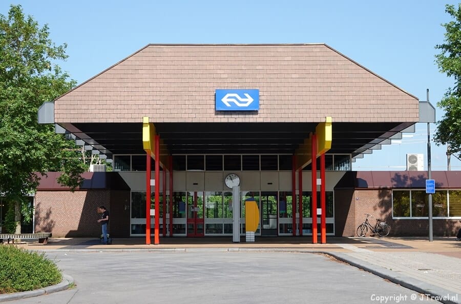 Station van Hoogeveen tijdens de 25e etappe van het Westerborkpad / Copyright JTravel.nl