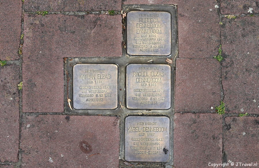 Stolpersteine voor Karel en Rebekka Denneboom, Nathan en Rachel Elzas in Beilen tijdens de 28e etappe van het Westerborkpad / Copyright JTravel.nl