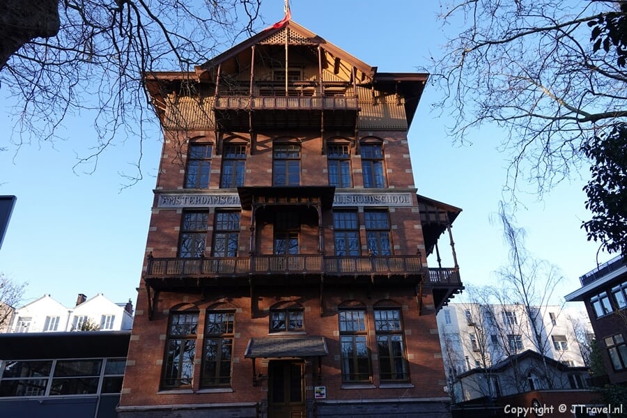 Voormalige Amsterdamse Huishoudschool in Amsterdam tijdens mijn onderwijshistorische wandeling in het centrum van Amsterdam
