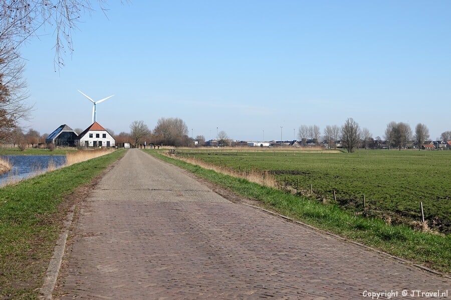Op weg naar Kasteel Assumburg tijdens mijn wandeling rond de buitenplaatsen van Heemskerk