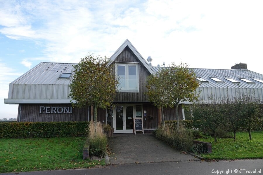 Restaurant Long Island tijdens mijn wandeling rond de Toolenburgerplas en door PARK21 in Hoofddorp