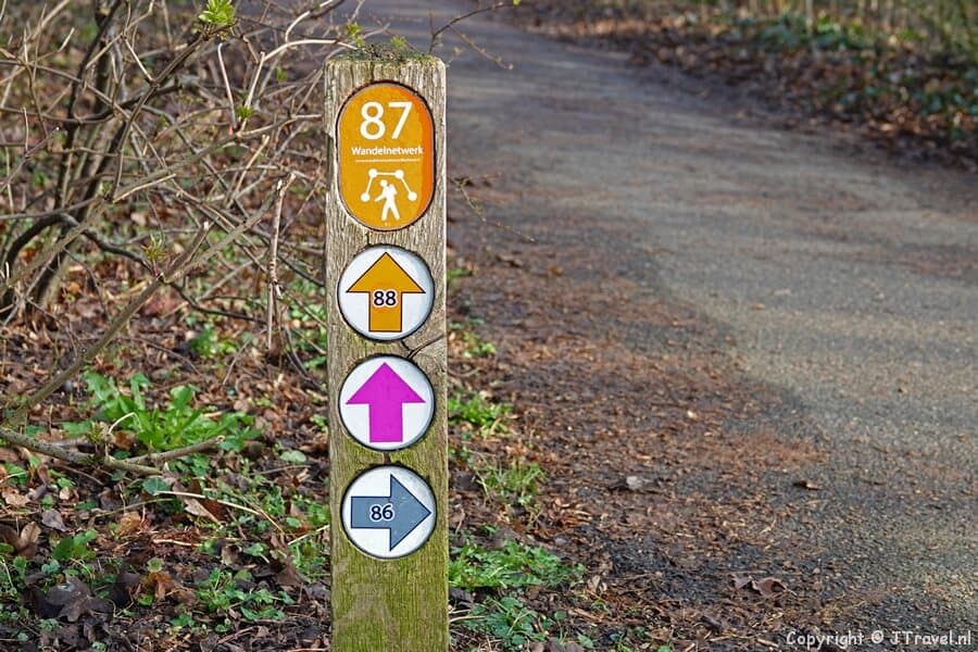 Routepaaltje 87 tijdens mijn wandeling rond de buitenplaatsen van Heemskerk
