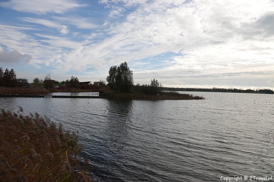 Toolenburgerplas tijdens mijn wandeling rond de Toolenburgerplas en door PARK21 in Hoofddorp