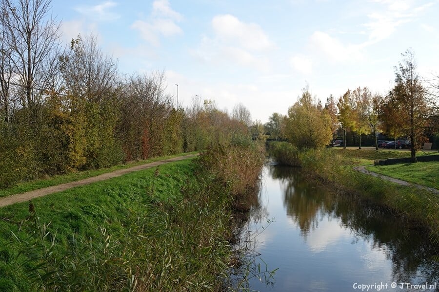 Pad in Floriande tijdens mijn wandeling rond de Toolenburgerplas en door PARK21 in Hoofddorp