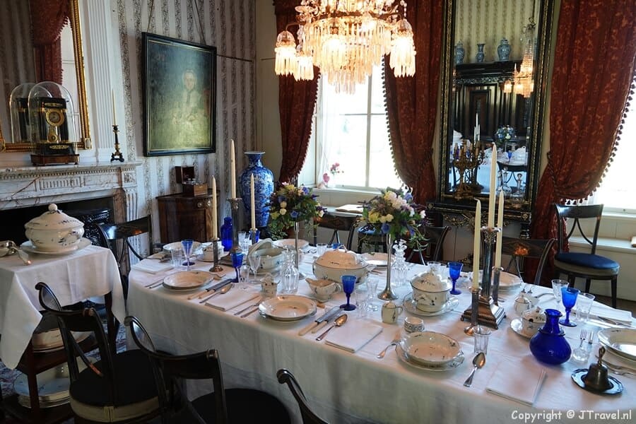 De eetkamer van Museum Borg Verhildersum in Leens