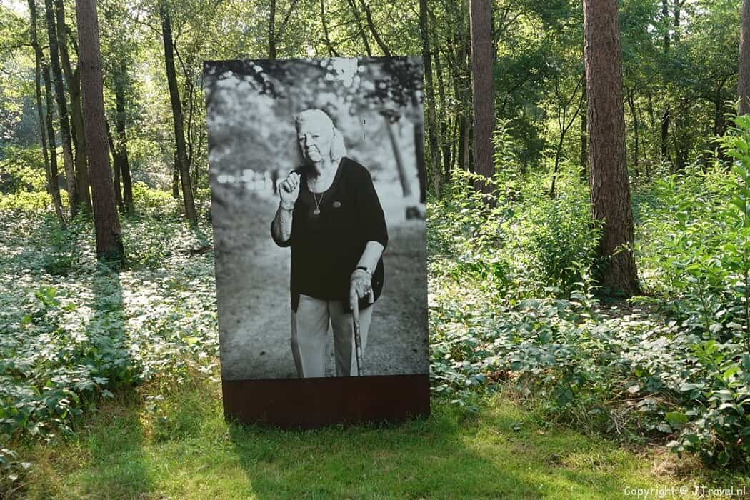 De fototentoonstelling oud gevangenen van Nationaal Monument Kamp Amersfoort