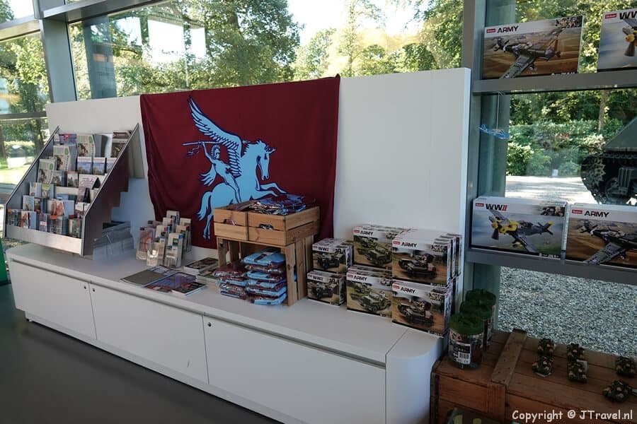 De museumwinkel in het Airborne Museum at Hartenstein in Oosterbeek