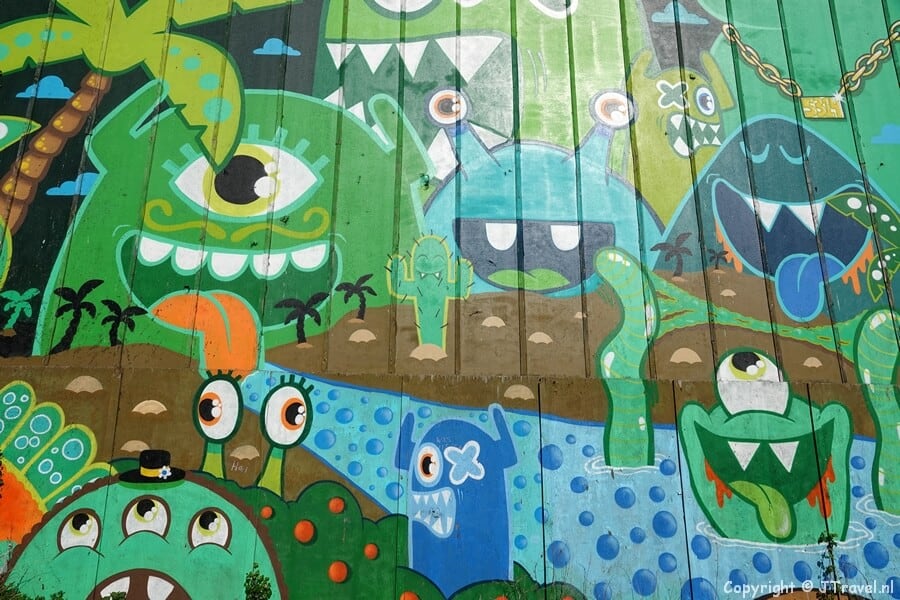 Street art van Ox-Alien tijdens mijn street art wandeling in de Rotterdamse wijk Feijenoord