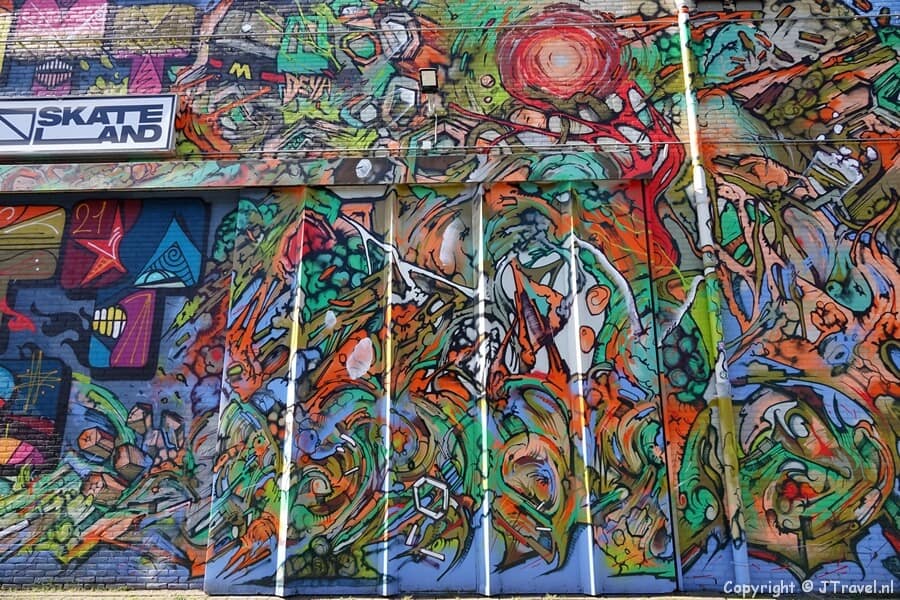 Street art van Saya Deya tijdens mijn street art wandeling in de Rotterdamse wijk Feijenoord