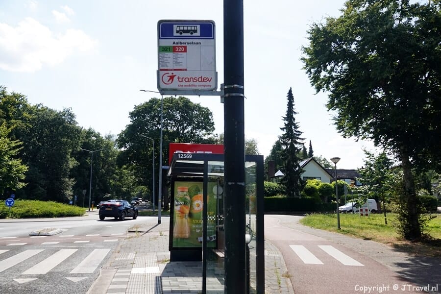 Bushalte Aalberselaan in Huizen tijdens mijn wandeling over de Blaricummerheide en de Tafelbergheide