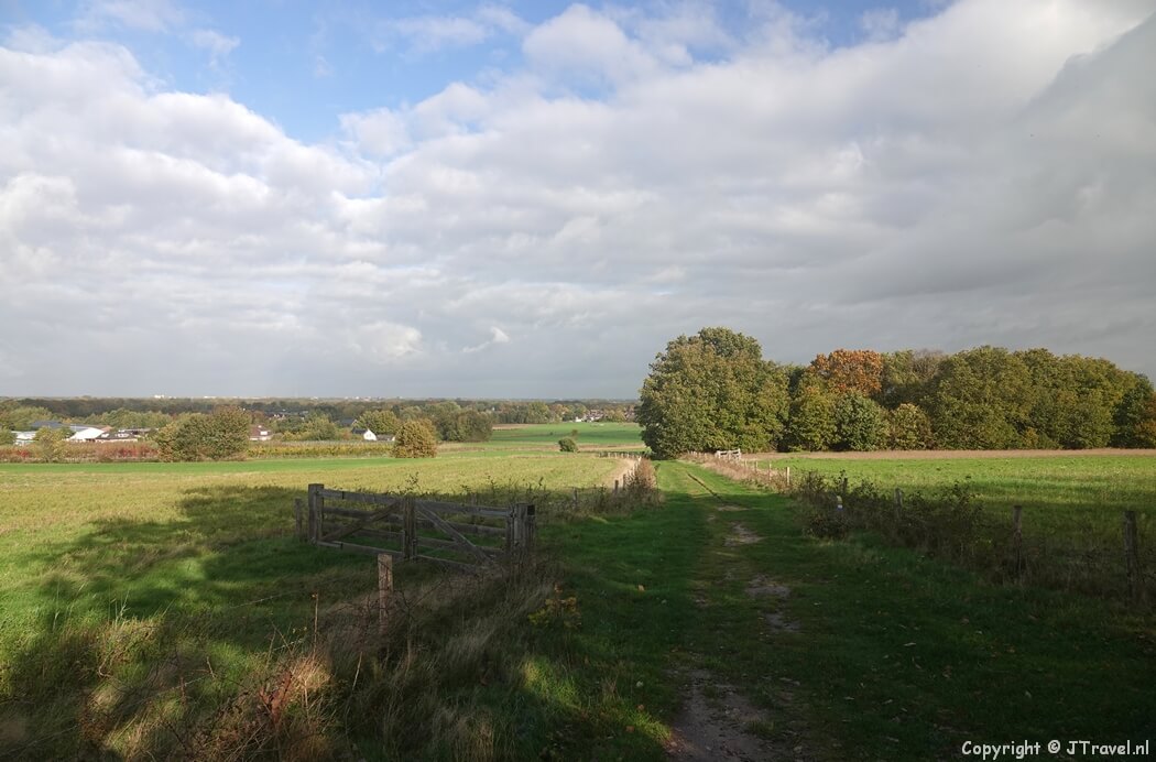 Het buitengebied van Rhenen tijdens de 13e etappe van het Pad van de Vrijheid tussen Rhenen en Wageningen