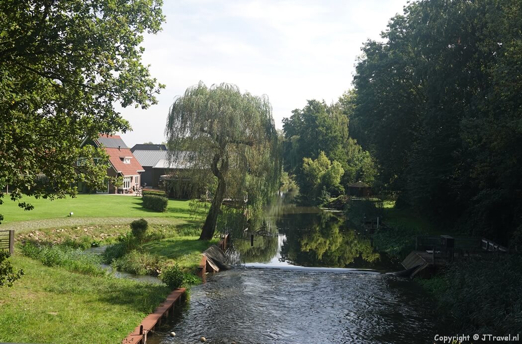 De Roode Haan tijdens de 11e etappe van het Pad van de Vrijheid tussen Veenendaal De Klomp en Veenendaal Prattenburg