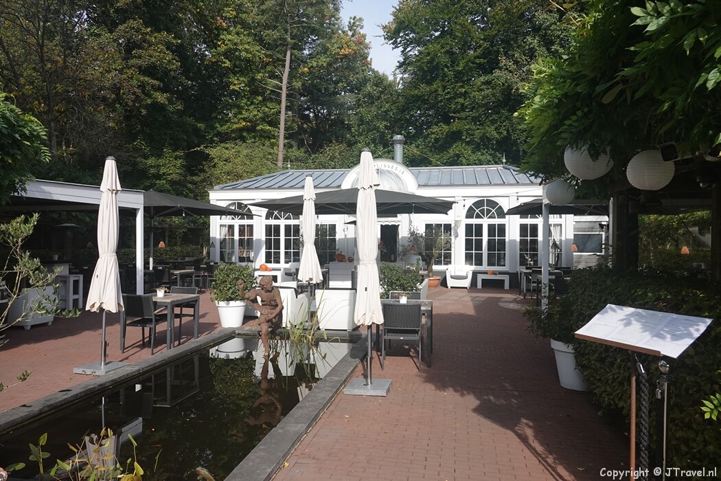 Residence Rhenen tijdens de 12e etappe van het Pad van de Vrijheid tussen Veenendaal Prattenburg en Rhenen