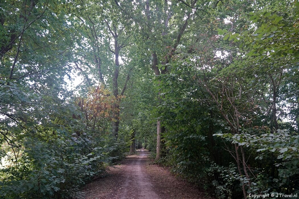 Slaperdijk tijdens de 10e etappe van het Pad van de Vrijheid tussen Lunteren en Veenendaal De Klomp